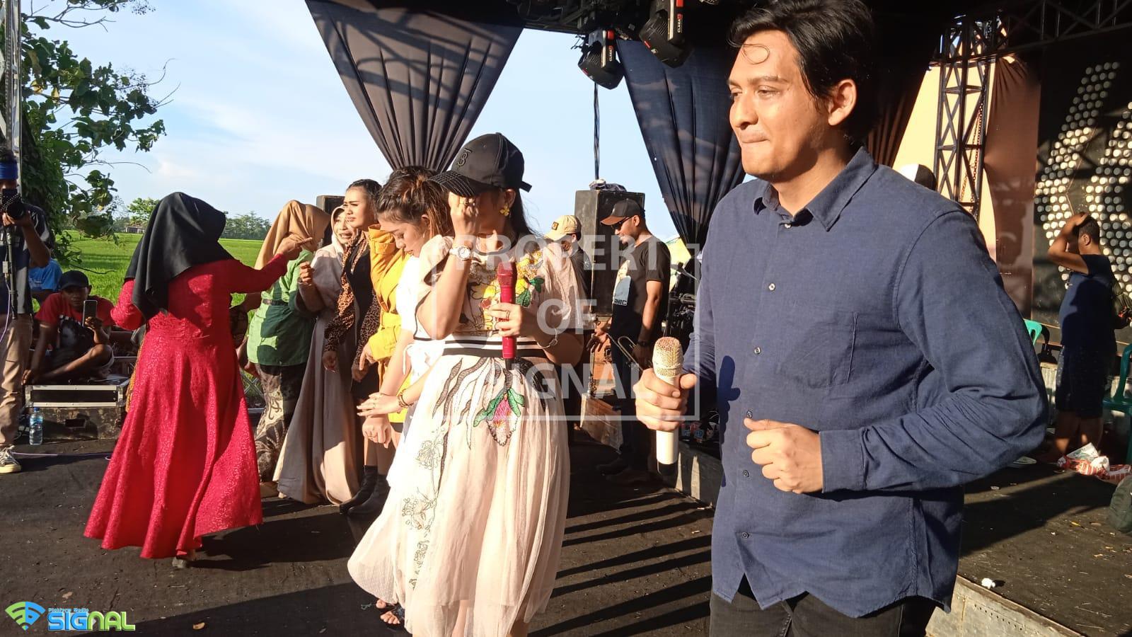 Dian Anic Bangga Bisa Nyanyi Bareng Lucky Hakim Dian Anic Bangga Bisa Nyanyi Bareng Lucky Hakim