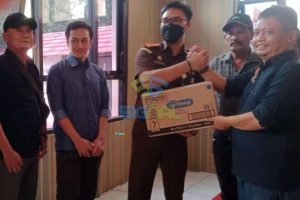 Hari Bhakti Adhyaksa Ke- 62 Th, Jaksa Salurkan Sembako Untuk Wartawan di Indramayu Hari Bhakti Adhyaksa Ke- 62 Th, Jaksa Salurkan Sembako Untuk Wartawan di Indramayu