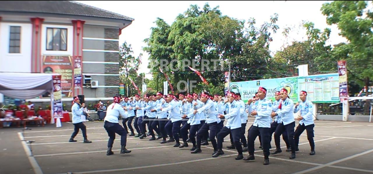 Semangat Petugas Lapas Indramayu Ikuti Lomba Yel-yel di Kanwil Kemenkumham Jabar Semangat Petugas Lapas Indramayu Ikuti Lomba Yel-yel di Kanwil Kemenkumham Jabar