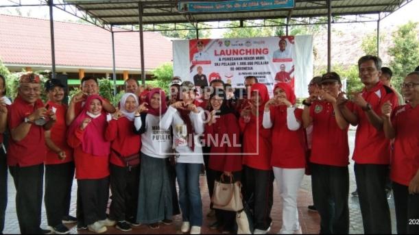 Peduli Kesehatan, Bupati Indramayu Ikuti Pemecahan Rekor Muri SKJ Peduli Kesehatan, Bupati Indramayu Ikuti Pemecahan Rekor Muri SKJ