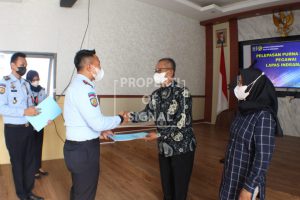 Sebagai Wujud Penghargaan Bagi Pegawai, Lapas Indramayu Lakukan Pelepasan Purnabakti