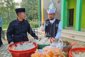 Jelang Idul Fitri, Lapas Indramayu Bagikan Seribu Ketupat di Pesantren Nahdlotul Mubtadiin Al- Islam