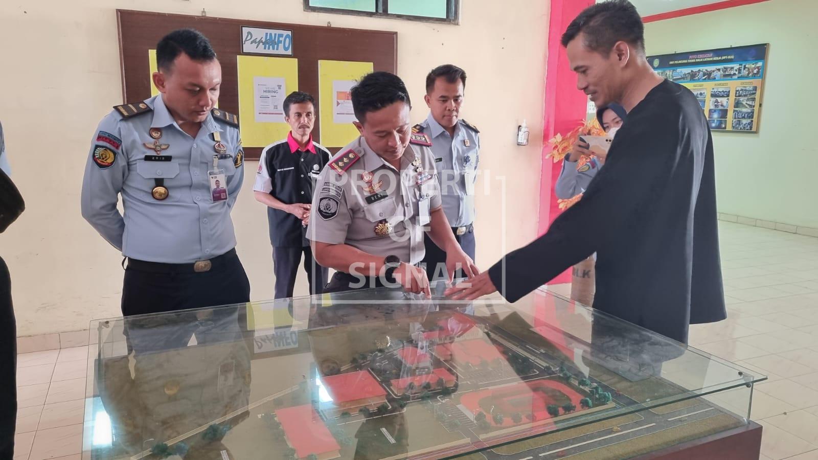 Kunjungi UPTD BLK, Kalapas Indramayu Tinjau Potensi Pembinaan Untuk WBP Kunjungi UPTD BLK, Kalapas Indramayu Tinjau Potensi Pembinaan Untuk WBP