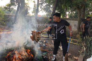 Peringati Hari Kemenkumham ke-78, Lapas Indramayu Lakukan Baksos Bersih-bersih TMP