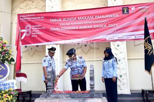 Kalapas Indramayu Ziarah dan Tabur Bunga di Makam Ismail Saleh Sambut HUT Kemenkumham ke-78