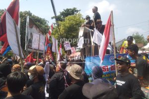 Ribuan Nelayan di Indramayu Gelar Aksi Demo