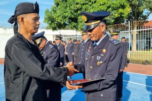HUT RI Ke-78, 12 Petugas Lapas Indramayu Terima Penghargaan Satya Lencana Dari Presiden RI
