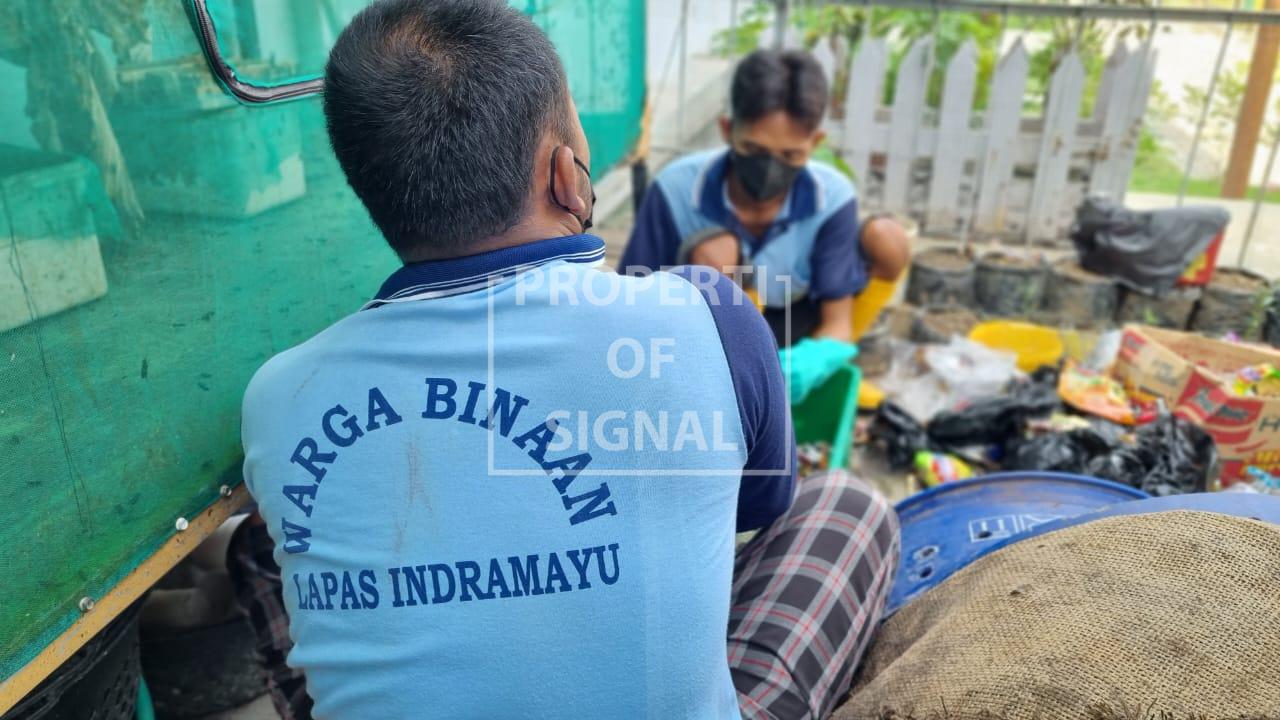 Terobosan Baru Lapas Indramayu, Olah Sampah dengan Teknik Ecobrick Terobosan Baru Lapas Indramayu, Olah Sampah dengan Teknik Ecobrick