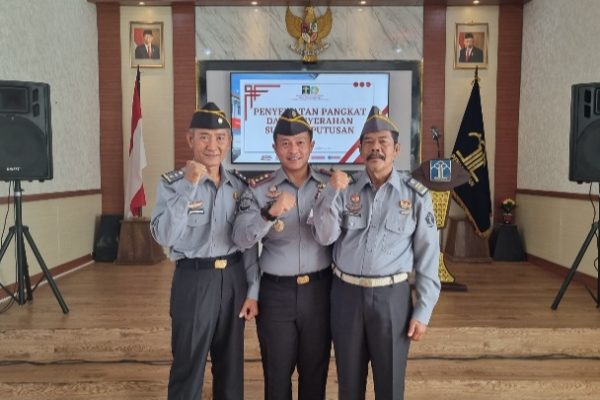 Mengabdi Selama Lebih dari 30 Tahun, 2 Pegawai Lapas Indramayu Masuki Masa Purna Tugas