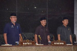 Rapat Paripurna, Sejumlah Anggota DPRD Laporkan Kegiatan Reses Masa Persidangan III