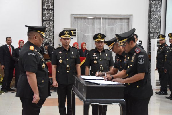 Kakanwil Kemenkumham Jabar Lantik dan Ambil Sumpah 176 Orang Duduki Posisi Baru di Jawa Barat