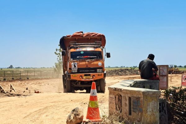 Plt DLH Indramayu Kawal Proyek TPST Pecuk, Pemenang Tender CV. Eka Jaya Abadi Lakukan Pekerjaan Sesuai Teknis