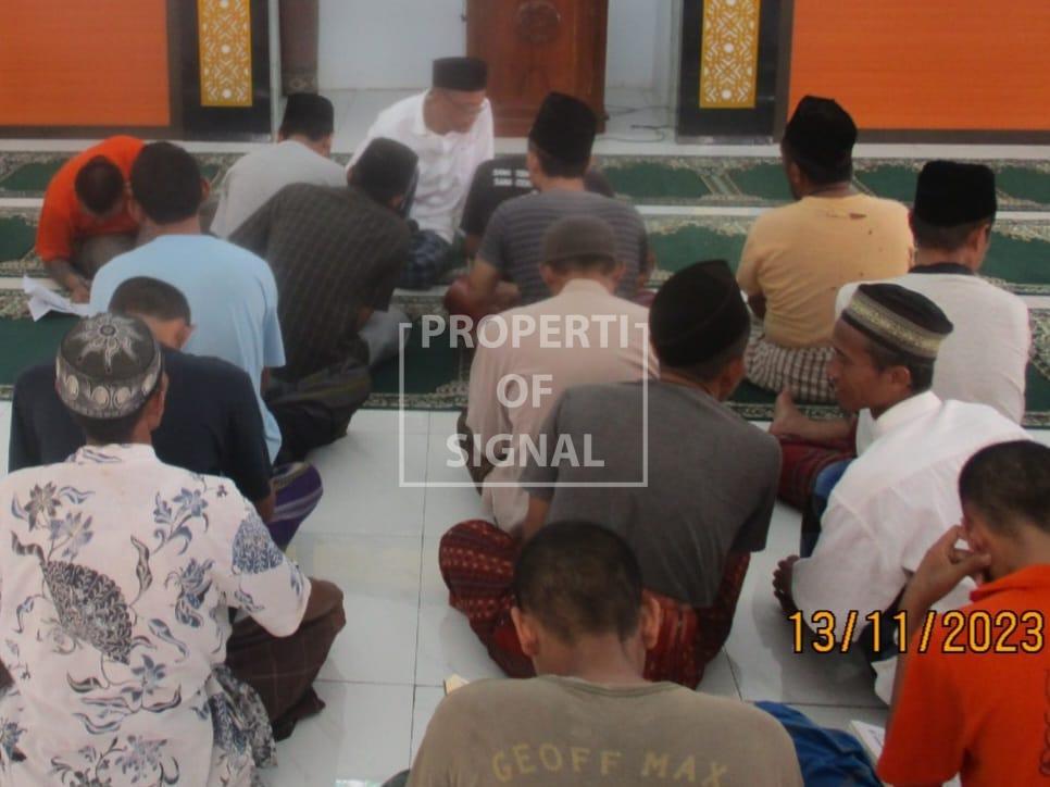 Warga Binaan Lapas Indramayu Perbaiki Diri dan Dekatkan Diri Kepada Sang Pencipta dengan Belajar Iqro dan Al Qur’an Warga Binaan Lapas Indramayu Perbaiki Diri dan Dekatkan Diri Kepada Sang Pencipta dengan Belajar Iqro dan Al Qur’an