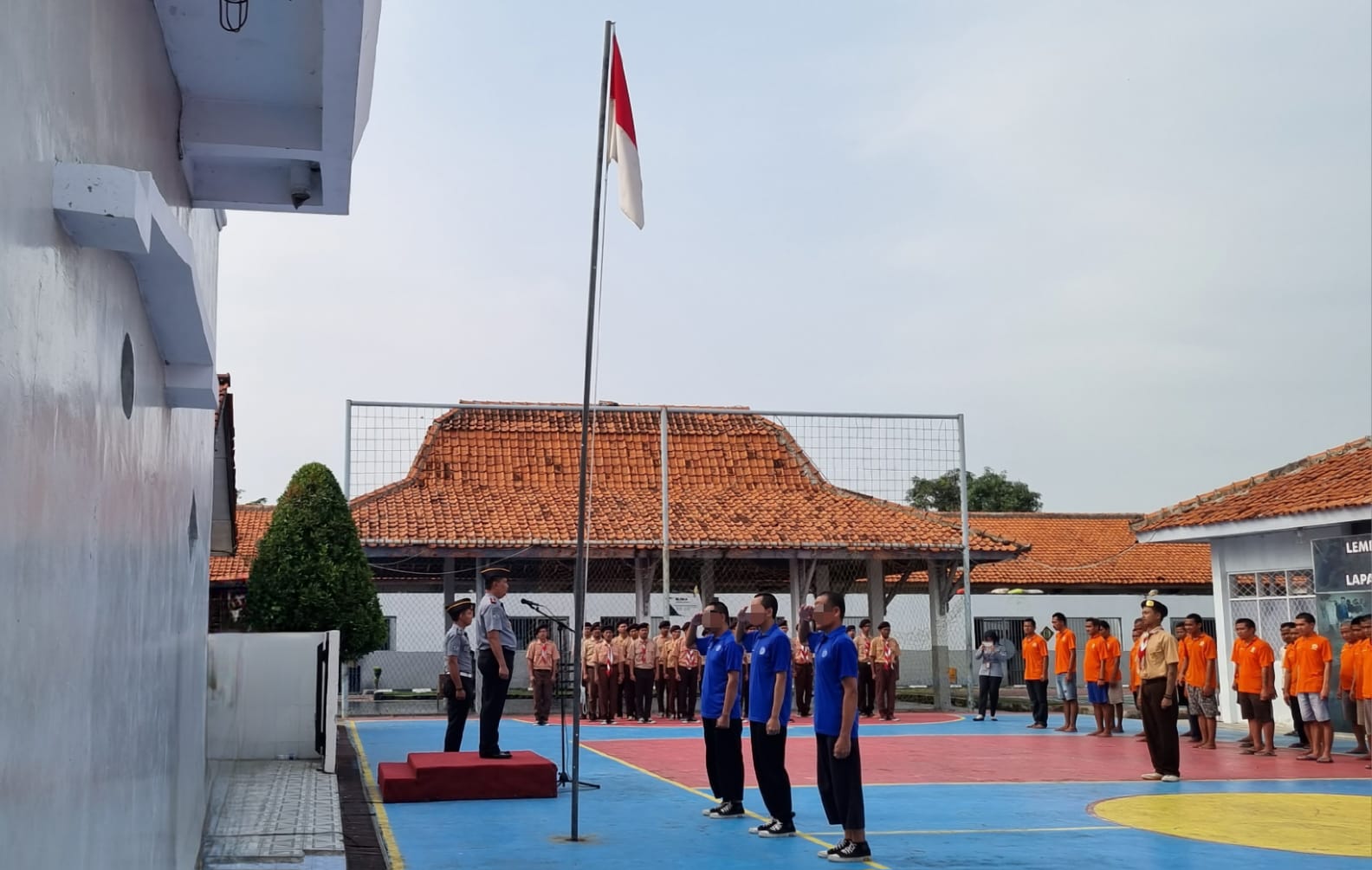 Peringati Hari Kesadaran Nasional, 3 Napi Terorisme Kibarkan Bendera Merah Putih Di Lapas Indramayu Peringati Hari Kesadaran Nasional, 3 Napi Terorisme Kibarkan Bendera Merah Putih Di Lapas Indramayu