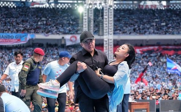 Sosok Ajudan Prabowo Subiantoro, Mayor Teddy Idola Baru Para Kaum Hawa!