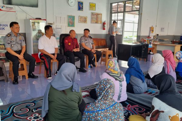 Kadivpas Kumham Jabar Berikan Pengarahan Kepada Warga Binaan Perempuan Lapas Indramayu