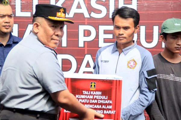 Kemenkumham Berikan Bantuan Sosial Bagi Korban Bencana Longsor dan Banjir di Bandung Barat