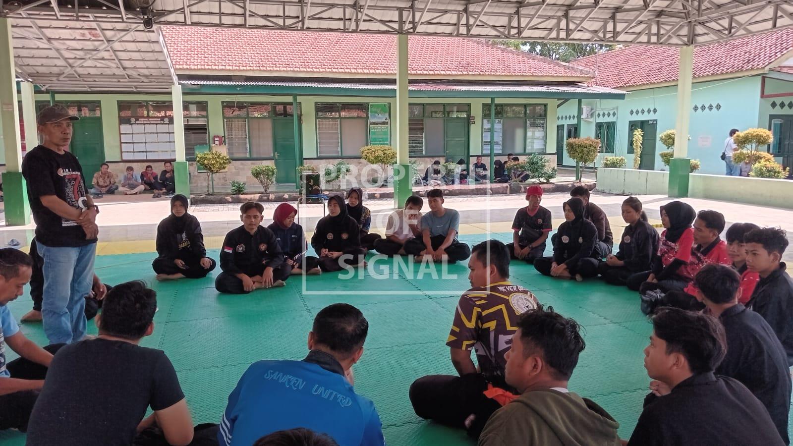 H. Fajar Ismadi, M. Pd. : Atlet Silat Pelajar Indramayu Siap Mendulang Medali di Even Popwil 2024 H. Fajar Ismadi, M. Pd. : Atlet Silat Pelajar Indramayu Siap Mendulang Medali di Even Popwil 2024