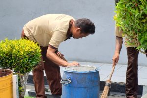 Wujudkan Pemasyarakatan Sehat, Lapas Indramayu Bersih-bersih Blok Hunian