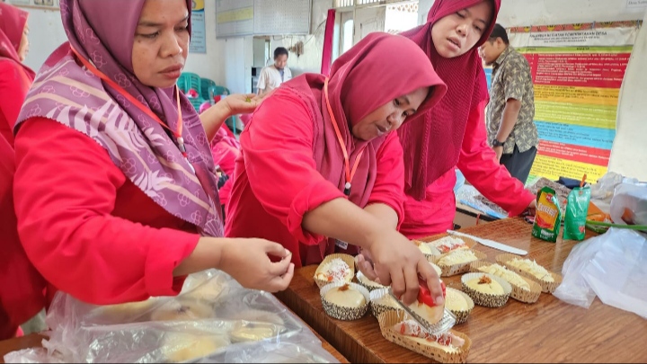 Capaian Program Unggulan Pe-Ri, Bupati Nina Agustina Cetak 2.070 Purna PMI Jadi Wirausahawan Baru Capaian Program Unggulan Pe-Ri, Bupati Nina Agustina Cetak 2.070 Purna PMI Jadi Wirausahawan Baru