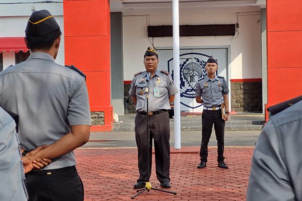 Lakukan Apel Pagi, Kalapas Jelaskan Pentingnya Proses Evaluasi Dalam Meraih Prestasi