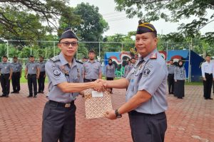 Berikan Kinerja Terbaik, Pegawai Lapas Indramayu Dapat Penghargaan