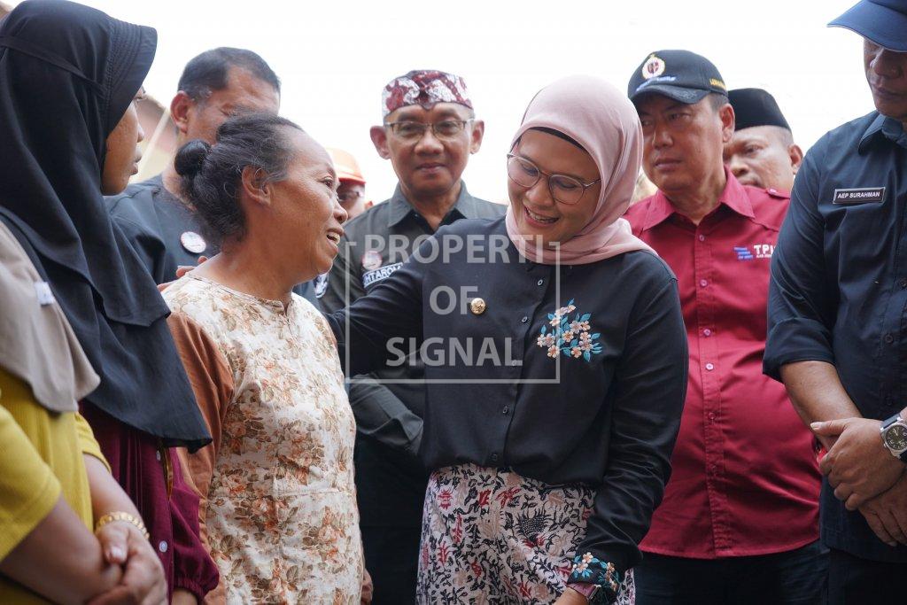 Gerakan Pangan Murah (GPM) selain sebagai upaya mengendalikan inflasi daerah, juga merupakan bentuk kepedulian Bupati Indramayu, Nina Agustina kepada masyarakat Kabupaten Indramayu. Gerakan Pangan Murah (GPM) selain sebagai upaya mengendalikan inflasi daerah, juga merupakan bentuk kepedulian Bupati Indramayu, Nina Agustina kepada masyarakat Kabupaten Indramayu.