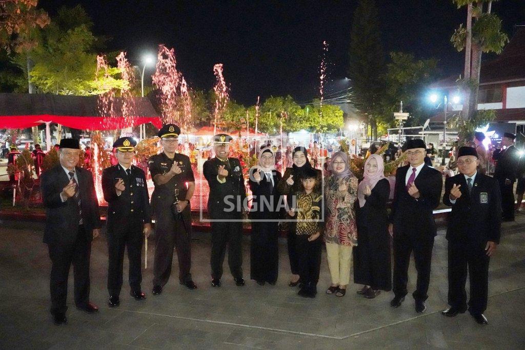 Tambah Keren, Alun-Alun Puspawangi Kini Miliki Air Mancur Menari dan Ornamen Alutsista Tambah Keren, Alun-Alun Puspawangi Kini Miliki Air Mancur Menari dan Ornamen Alutsista