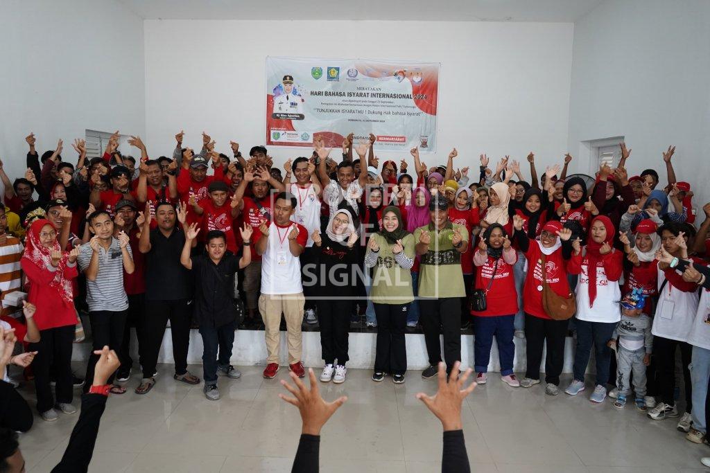 Peringati Hari Isyarat Internasional, Bupati Nina Agustina: Berikan Perhatian Lebih Pada Hak-hak Penyandang Disabilitas Peringati Hari Isyarat Internasional, Bupati Nina Agustina: Berikan Perhatian Lebih Pada Hak-hak Penyandang Disabilitas