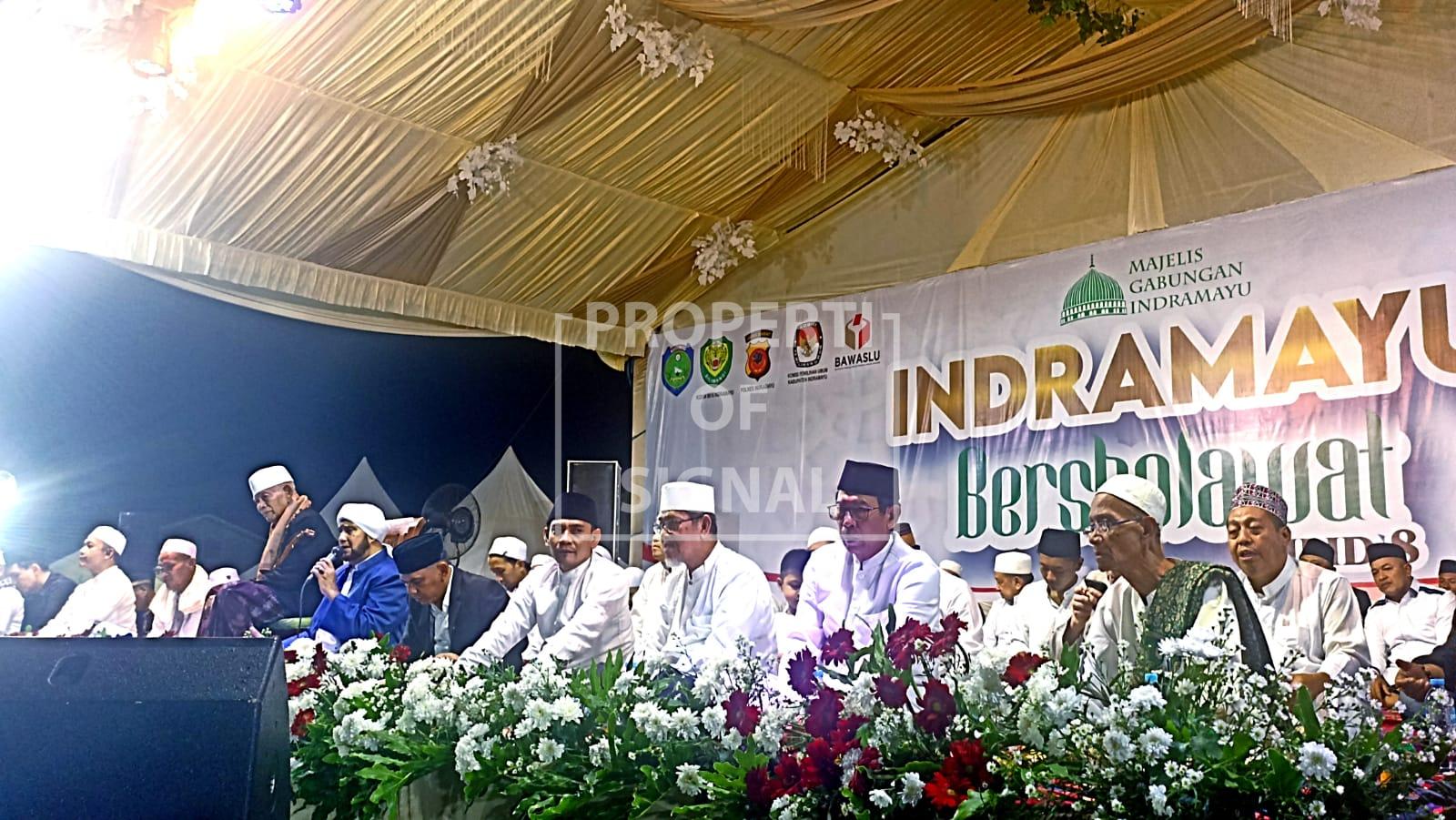 Gelar Acara Indramayu Bersholawat, Adi Setiawan: Ribuan Umat Bersatu Dalam Syafaat Nabi. Gelar Acara Indramayu Bersholawat, Adi Setiawan: Ribuan Umat Bersatu Dalam Syafaat Nabi.