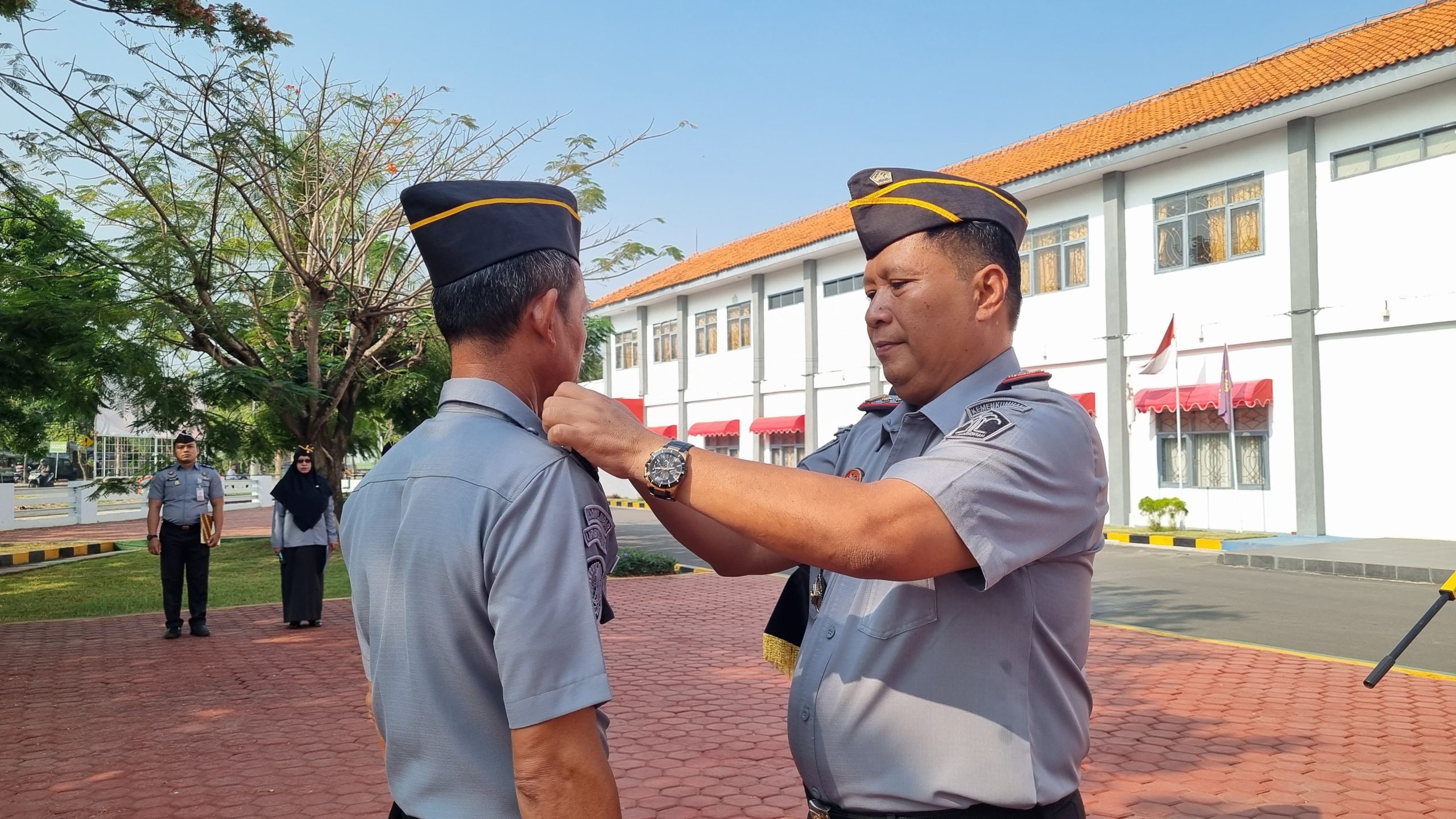 Lapas Indramayu Gelar Upacara Kenaikan Pangkat Pegawai Lapas Indramayu Gelar Upacara Kenaikan Pangkat Pegawai