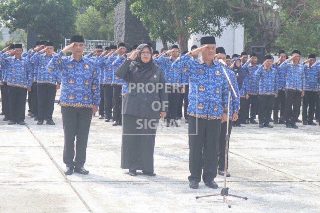 Peringati HUT Ke-53 KORPRI, Sekda Indramayu Pimpin Ziarah Ke Taman Makam Pahlawan Peringati HUT Ke-53 KORPRI, Sekda Indramayu Pimpin Ziarah Ke Taman Makam Pahlawan
