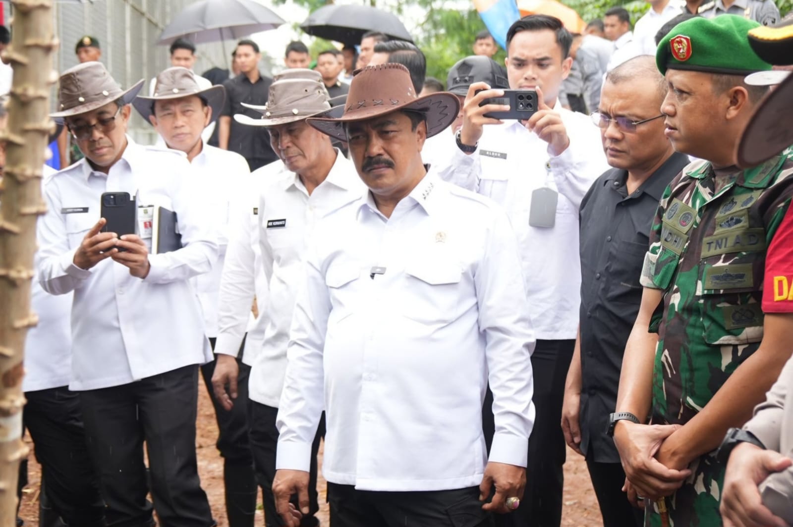 Kalapas Indramayu Ikuti Panen Raya Bersama Menteri Imipas di Lapas Warungkiara Kalapas Indramayu Ikuti Panen Raya Bersama Menteri Imipas di Lapas Warungkiara