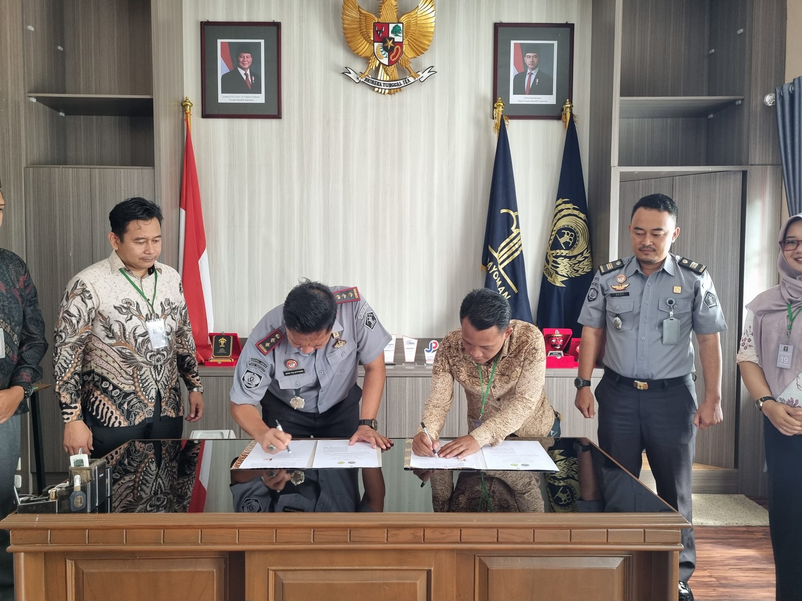 Demi Terlaksananya Akses Bantuan Hukum, Lapas Indramayu Teken MoU Dengan LBH Endang Dharma Ayu Demi Terlaksananya Akses Bantuan Hukum, Lapas Indramayu Teken MoU Dengan LBH Endang Dharma Ayu