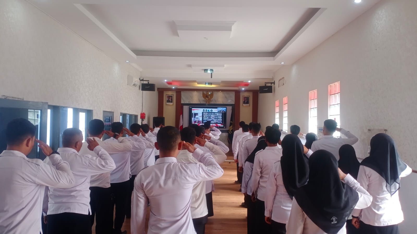 Lapas Indramayu Ikuti Apel Bersama Awal Tahun 2025 ASN di Lingkungan Kemenko Hukum, HAM & Imipas Lapas Indramayu Ikuti Apel Bersama Awal Tahun 2025 ASN di Lingkungan Kemenko Hukum, HAM & Imipas