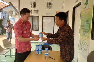 Komitmen Perangi Narkoba, Lapas Indramayu Laksanakan Test Urine Terhadap Petugas