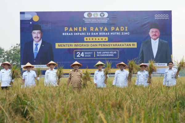 Jelang Lebaran, Sekjen Kemenimipas & Dirjenpas Panen Raya di Lapas Karawang
