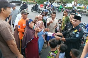 PBH PERADI Indramayu Sebar Takjil “Ramadhan Berbagi Kebahagiaan” di Dua Titik Strategis