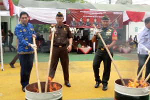Kejari Indramayu Musnahkan Ratusan Ribu Butir Obat Terlarang & Senpi