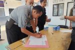 Pastikan Zero Narkoba, Pegawai & Warga Binaan Lapas Indramayu Jalani Test Urine