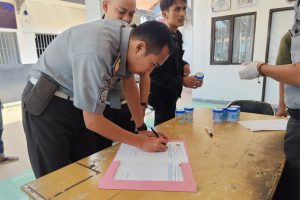 Pastikan Zero Narkoba, Pegawai & Warga Binaan Lapas Indramayu Jalani Test Urine