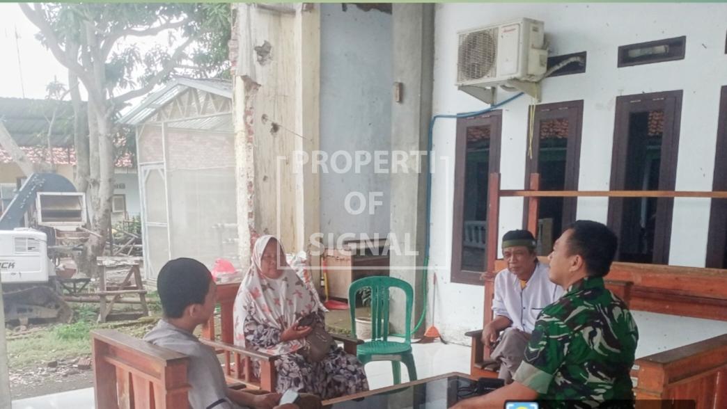 Tingkatkan Kamtibmas Lingkungan, Babinsa Koramil 1602 Sindang Melaksanakan Komsos Dengan Kuwu Desa Penganjang Tingkatkan Kamtibmas Lingkungan, Babinsa Koramil 1602 Sindang Melaksanakan Komsos Dengan Kuwu Desa Penganjang