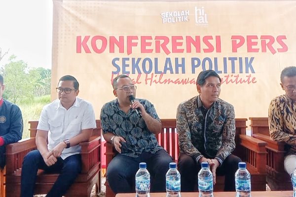 Wadah Generasi Muda Pusat Diskusi Dan Pelatihan Sekolah Politik Di Hilal Himawan Institut