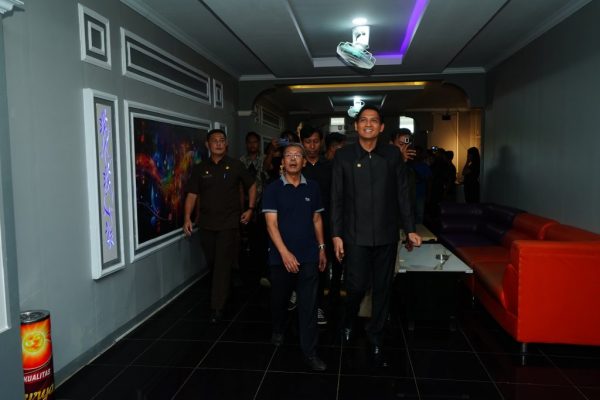 Tinjau Aktivitas Usaha di Kawasan Komplek Waduk Bojongsari, Bupati Indramayu Tegaskan Dukung Investasi Sesuai Regulasi