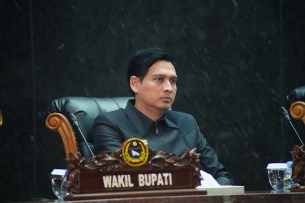 DPRD Kabupaten Indramayu Sampaikan Pemandangan Umum Fraksi Terhadap 3 RAPERDA