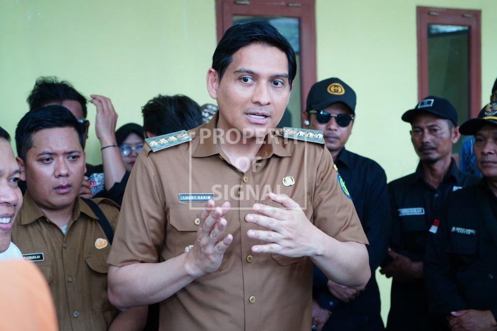Setelah Tolak Mobil Dinas, Lucky Hakim Juga Tolak Pembangunan Rumah Dinas Senilai 5 Miliar Setelah Tolak Mobil Dinas, Lucky Hakim Juga Tolak Pembangunan Rumah Dinas Senilai 5 Miliar