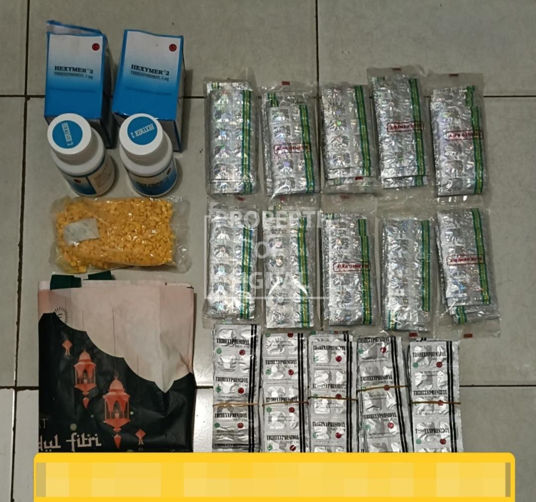 Edarkan Ribuan Obat Ilegal, Pemuda Indramayu Diciduk Satuan Reserse Narkoba Edarkan Ribuan Obat Ilegal, Pemuda Indramayu Diciduk Satuan Reserse Narkoba