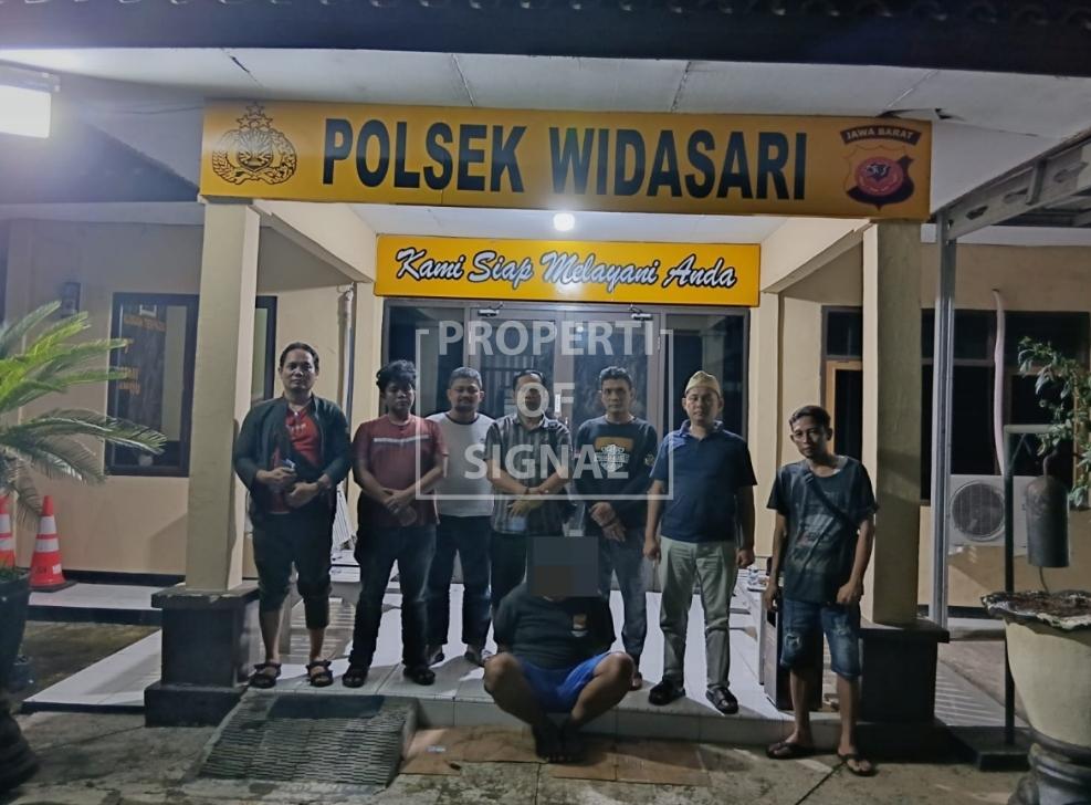 AHS Tersangka Curat Kantor JNE Widasari, Polisi Amankan HP, Motor, dan Uang Rp72,3 Juta AHS Tersangka Curat Kantor JNE Widasari, Polisi Amankan HP, Motor, dan Uang Rp72,3 Juta