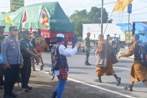 Masuki Wilayah Hukum Polres Indramayu, Sebanyak 38 Bhikkhu Thudong 2025 Dikawal Polsek Sukra & TNI