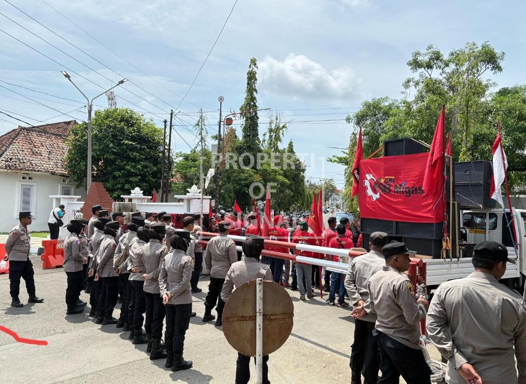 Kapolres Indramayu Apresiasi Aksi Damai May Day GASBUMI FSBmigas-KASBI Berjalan Tertib Kapolres Indramayu Apresiasi Aksi Damai May Day GASBUMI FSBmigas-KASBI Berjalan Tertib